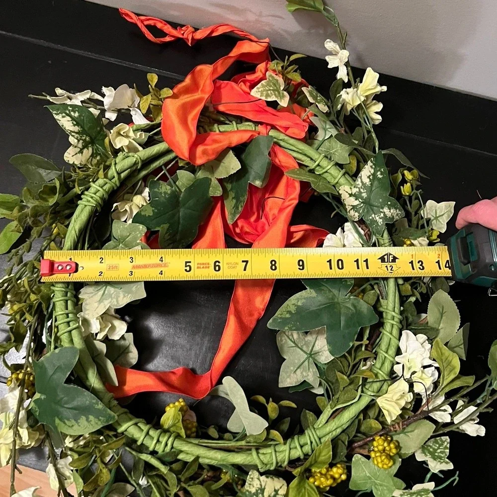 Floral Wreath Home Decor OS Green White Orange Very Good Ivy Berry